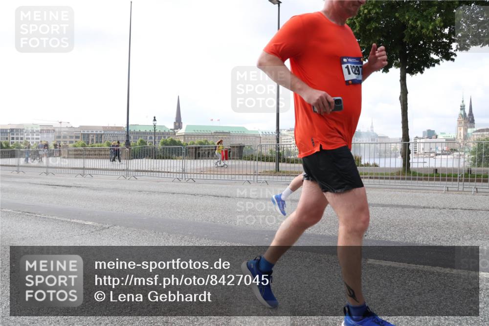 29.06.2025 - hella hamburg halbmarathon Lena Gebhardt http://msf.ph/oto/8427045 29.06.2025 10:06:38 Lombardsbrücke 1297, 1245, 1766, 1993, 4666, 4868, 5431, 5807, 5951, 6314, 6572, 6664, 7138, 8290, 8960, 9361, 9560, 10214, 10297, 10736, 10781, 10886, 12371, 12418, 13475, 13481, 13863, 14607, 15113, 15145, 15377, 15462, 15537, 15858, 16692, 16933, 17059, 17174, 17239, 18042, 18343, 18381, 18575, 18577, 18652, 18828, 18910, 18913, 18966 meine-sportfotos.de