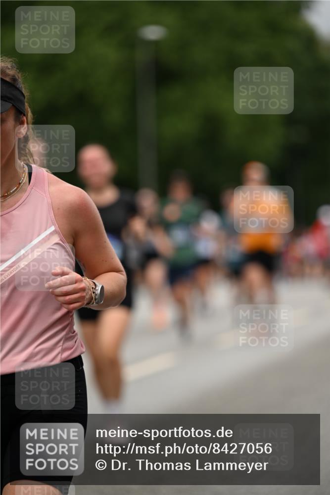 29.06.2025 - hella hamburg halbmarathon Dr. Thomas Lammeyer http://msf.ph/oto/8427056 29.06.2025 10:50:41 Kennedybrücke 1033, 1421, 1426, 1429, 1695, 1867, 1868, 1924, 1983, 2008, 2398, 2773, 2813, 2917, 3160, 3164, 3410, 4202, 4223, 4224, 4296, 4317, 4572, 5044, 6124, 6161, 7303, 8477, 9243, 9445, 10030, 10230, 10327, 10329, 10367, 10812, 11253, 11361 meine-sportfotos.de