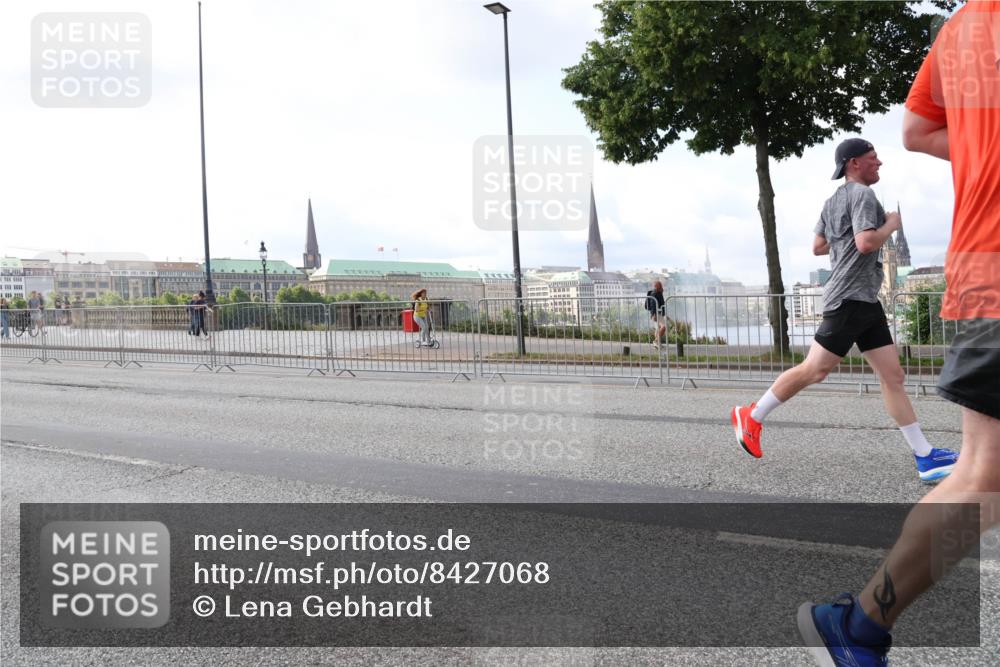 29.06.2025 - hella hamburg halbmarathon Lena Gebhardt http://msf.ph/oto/8427068 29.06.2025 10:06:39 Lombardsbrücke 1245, 1766, 1993, 4666, 4868, 5431, 5807, 5845, 5951, 6314, 6572, 6664, 8290, 8960, 9361, 9560, 10214, 10297, 10736, 10781, 10886, 12371, 12418, 13475, 13481, 13863, 14607, 15113, 15145, 15377, 15462, 15537, 15858, 16554, 16692, 16933, 17059, 17174, 18042, 18343, 18381, 18575, 18577, 18652, 18828, 18910, 18913, 18966 meine-sportfotos.de