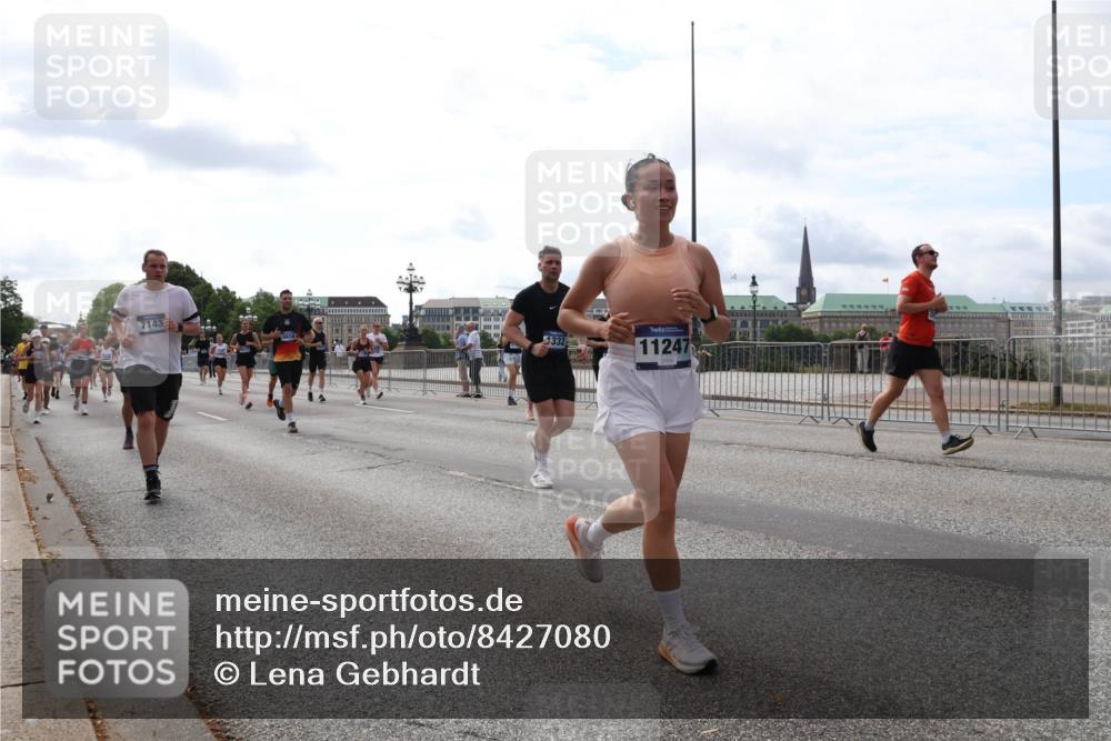 29.06.2025 - hella hamburg halbmarathon Lena Gebhardt http://msf.ph/oto/8427080 29.06.2025 10:19:28 Lombardsbrücke 7143, 332, 11247, 1145, 1332, 1534, 1708, 1718, 1755, 2017, 2311, 2357, 2441, 2589, 2795, 2802, 2812, 2895, 2993, 2995, 3105, 3118, 3446, 3678, 4108, 4110, 4170, 4562, 4570, 4722, 4979, 5034, 5035, 5080, 5098, 5123, 5178, 5251, 5323, 5429, 5449, 5849, 5878, 6194, 6249, 6444, 6477, 6482, 6542, 6736, 6796, 6797, 6939, 7143, 7248, 7249, 7836, 8146, 8537, 8575, 8761, 8778, 9252, 9652, 9756, 9757, 9856, 10039, 10124, 10129, 10540, 10594 meine-sportfotos.de