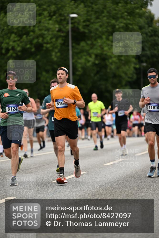 29.06.2025 - hella hamburg halbmarathon Dr. Thomas Lammeyer http://msf.ph/oto/8427097 29.06.2025 10:50:43 Kennedybrücke 1033, 1421, 1429, 1695, 1867, 1868, 1924, 1983, 2008, 2398, 2773, 2813, 2917, 3160, 3164, 3410, 4202, 4223, 4224, 4296, 4306, 4317, 4572, 5044, 5769, 5770, 6124, 6161, 7303, 8477, 9243, 9445, 10030, 10230, 10327, 10329, 10367, 10812, 11253, 11361 meine-sportfotos.de