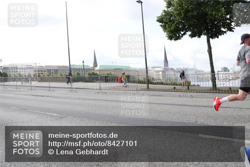 29.06.2025 - hella hamburg halbmarathon Lena Gebhardt http://msf.ph/oto/8427101 29.06.2025 10:06:39 Lombardsbrücke 1245, 1766, 1993, 4666, 4868, 5431, 5807, 5845, 5951, 6314, 6572, 6664, 8290, 8960, 9361, 9560, 10214, 10297, 10736, 10781, 10886, 12371, 12418, 13475, 13481, 13863, 14607, 15113, 15145, 15377, 15462, 15537, 15858, 16554, 16692, 16933, 17059, 17174, 18042, 18343, 18381, 18575, 18577, 18652, 18828, 18910, 18913, 18966 meine-sportfotos.de