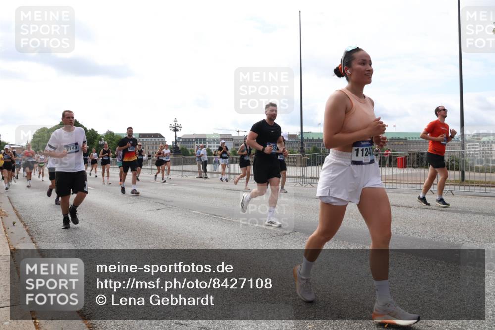 29.06.2025 - hella hamburg halbmarathon Lena Gebhardt http://msf.ph/oto/8427108 29.06.2025 10:19:28 Lombardsbrücke 7143, 112414, 1145, 1332, 1534, 1708, 1718, 1755, 2017, 2311, 2357, 2441, 2589, 2795, 2802, 2812, 2895, 2993, 2995, 3105, 3118, 3446, 3678, 4108, 4110, 4170, 4562, 4570, 4722, 4979, 5034, 5035, 5080, 5098, 5123, 5178, 5251, 5323, 5429, 5449, 5849, 5878, 6194, 6249, 6444, 6477, 6482, 6542, 6736, 6796, 6797, 6939, 7143, 7248, 7249, 7836, 8146, 8537, 8575, 8761, 8778, 9252, 9652, 9756, 9757, 9856, 10039, 10124, 10129, 10540, 10594 meine-sportfotos.de
