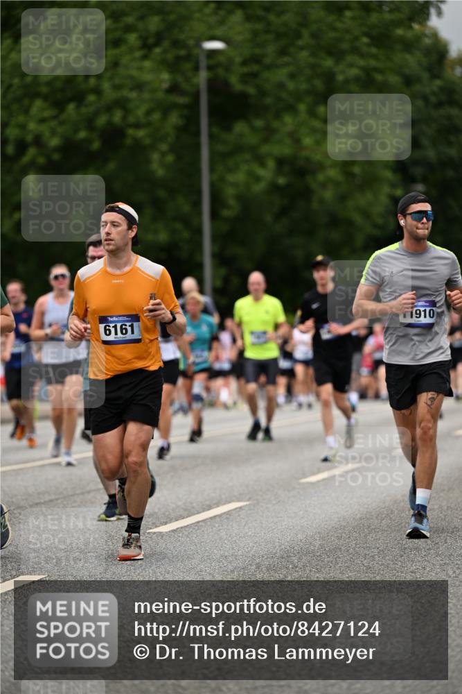 29.06.2025 - hella hamburg halbmarathon Dr. Thomas Lammeyer http://msf.ph/oto/8427124 29.06.2025 10:50:44 Kennedybrücke 1033, 1429, 1695, 1867, 1868, 1924, 1983, 2008, 2398, 2773, 2813, 2917, 3160, 3164, 3410, 4202, 4223, 4224, 4296, 4306, 4317, 4572, 5044, 5769, 5770, 6124, 6161, 7303, 8477, 9243, 9445, 10030, 10230, 10327, 10329, 10367, 10812, 11253, 11361 meine-sportfotos.de
