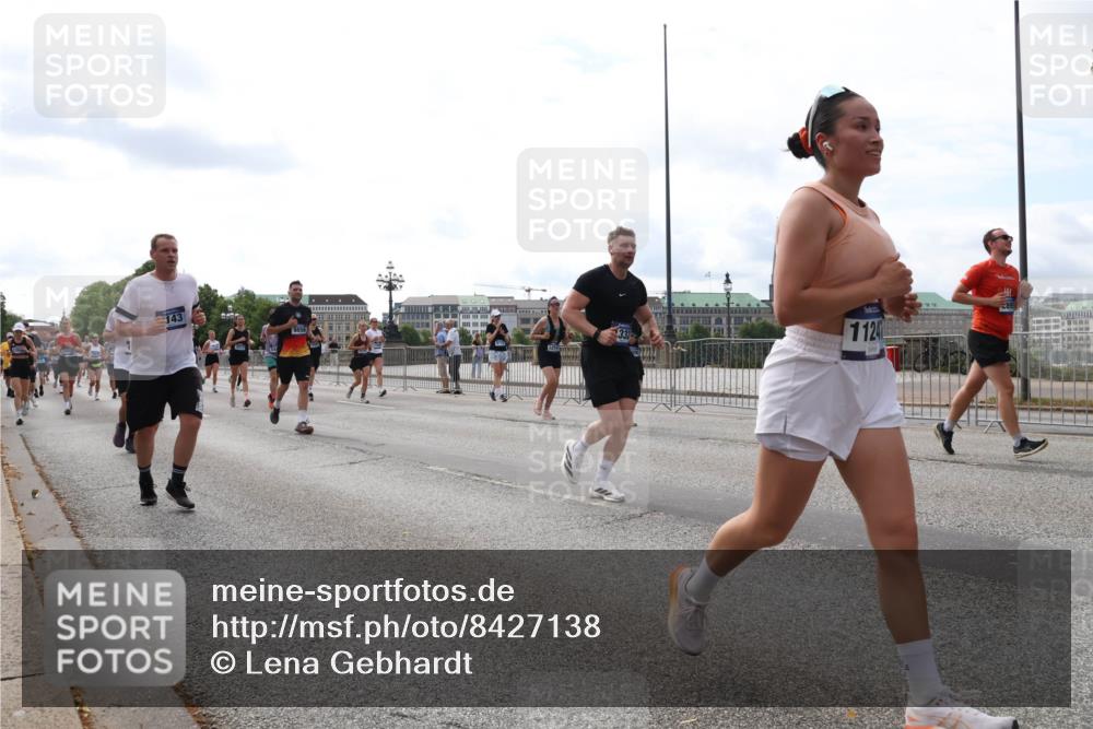 29.06.2025 - hella hamburg halbmarathon Lena Gebhardt http://msf.ph/oto/8427138 29.06.2025 10:19:28 Lombardsbrücke 143, 332, 1124, 1145, 1332, 1534, 1708, 1718, 1755, 2017, 2311, 2357, 2441, 2589, 2795, 2802, 2812, 2895, 2993, 2995, 3105, 3118, 3446, 3678, 4108, 4110, 4170, 4562, 4570, 4722, 4979, 5034, 5035, 5080, 5098, 5123, 5178, 5251, 5323, 5429, 5449, 5849, 5878, 6194, 6249, 6444, 6477, 6482, 6542, 6736, 6796, 6797, 6939, 7143, 7248, 7249, 7836, 8146, 8537, 8575, 8761, 8778, 9252, 9652, 9756, 9757, 9856, 10039, 10124, 10129, 10540, 10594 meine-sportfotos.de
