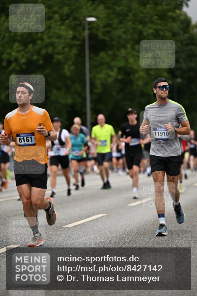 29.06.2025 - hella hamburg halbmarathon Dr. Thomas Lammeyer http://msf.ph/oto/8427142 29.06.2025 10:50:44 Kennedybrücke 1033, 1429, 1695, 1867, 1868, 1924, 1983, 2008, 2398, 2773, 2813, 2917, 3160, 3164, 3410, 4202, 4223, 4224, 4296, 4306, 4317, 4572, 5044, 5769, 5770, 6124, 6161, 7303, 8477, 9243, 9445, 10030, 10230, 10327, 10329, 10367, 10812, 11253, 11361 meine-sportfotos.de