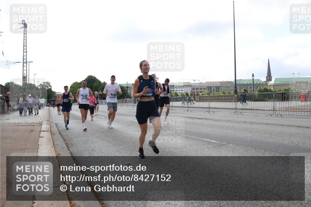 29.06.2025 - hella hamburg halbmarathon Lena Gebhardt http://msf.ph/oto/8427152 29.06.2025 10:06:40 Lombardsbrücke 5, 14607, 10886, 12371, 059, 1245, 1766, 1993, 4666, 4868, 5431, 5807, 5845, 5951, 6314, 6572, 6664, 8290, 8960, 9560, 10214, 10297, 10736, 10781, 10886, 12371, 12418, 13475, 13481, 13863, 14607, 15113, 15145, 15377, 15462, 15537, 15858, 16554, 16692, 16933, 17059, 17174, 18042, 18343, 18381, 18575, 18577, 18652, 18828, 18910, 18913, 18966 meine-sportfotos.de