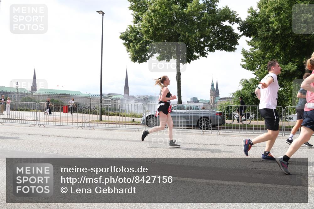 29.06.2025 - hella hamburg halbmarathon Lena Gebhardt http://msf.ph/oto/8427156 29.06.2025 10:43:35 Lombardsbrücke 1023, 1155, 1310, 1400, 1467, 1816, 1878, 2267, 2361, 2733, 3074, 3238, 3288, 3329, 3390, 3597, 3638, 4056, 4177, 4302, 4367, 4680, 4866, 5192, 5201, 5214, 5293, 5370, 5610, 5720, 5755, 5890, 6012, 6036, 6096, 6226, 6334, 6440, 6931, 6971, 6973, 7197, 7205, 7206, 7461, 7489, 7504, 7872, 7926, 8000, 8058, 8135, 8184, 8233, 8408, 8435, 8504, 9072, 9639, 9641, 9704, 9831, 9976, 10083, 10097, 10200, 10202 meine-sportfotos.de