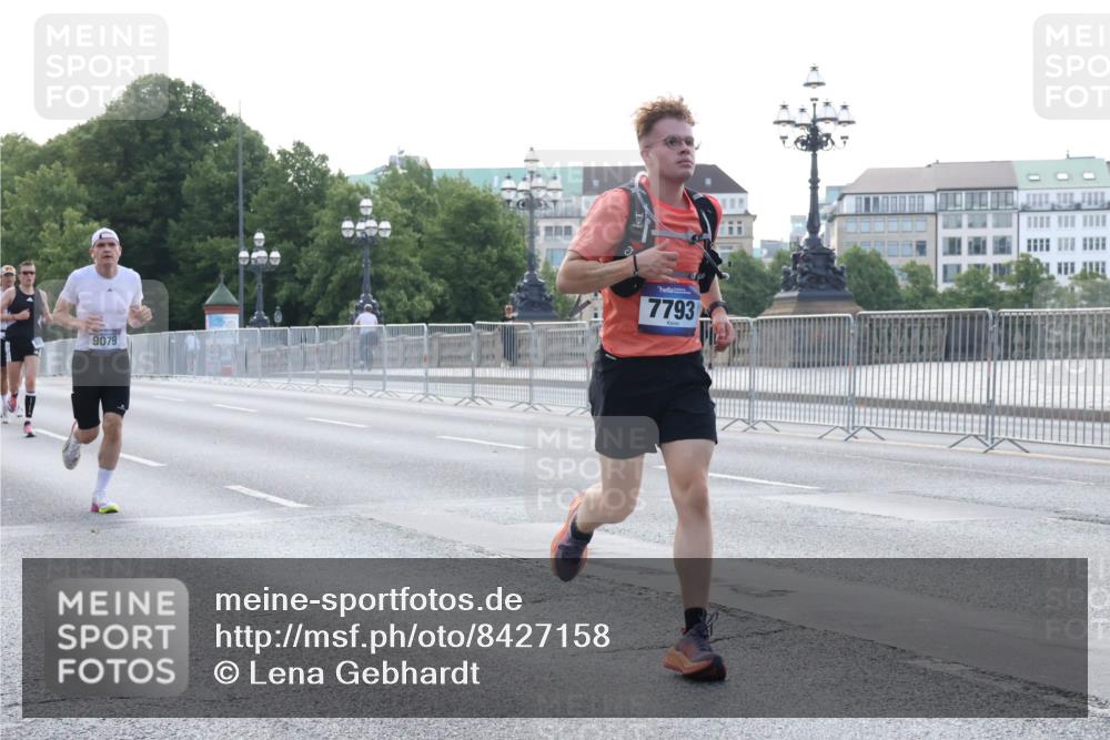 29.06.2025 - hella hamburg halbmarathon Lena Gebhardt http://msf.ph/oto/8427158 29.06.2025 09:44:08 Lombardsbrücke 9079, 7793, 1122, 1953, 2203, 2483, 3189, 3379, 5308, 5344, 7231, 7793, 8376, 8975, 9047, 9079, 9804, 10173, 10222, 10351, 10655, 10790, 11150, 13383, 13606, 13941, 14828, 15136, 15655, 17040, 17258, 17893, 18763, 18832 meine-sportfotos.de