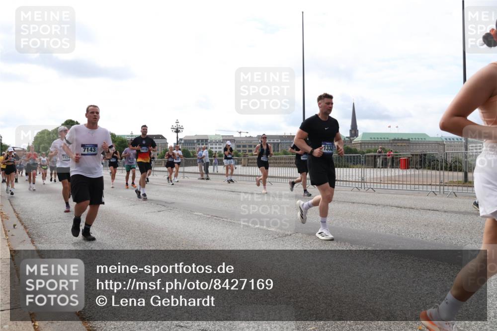 29.06.2025 - hella hamburg halbmarathon Lena Gebhardt http://msf.ph/oto/8427169 29.06.2025 10:19:28 Lombardsbrücke 1424, 2, 7143, 12741, 1332, 1145, 1332, 1534, 1708, 1718, 1755, 2017, 2311, 2357, 2441, 2589, 2795, 2802, 2812, 2895, 2993, 2995, 3105, 3118, 3446, 3678, 4108, 4110, 4170, 4562, 4570, 4722, 4979, 5034, 5035, 5080, 5098, 5123, 5178, 5251, 5323, 5429, 5449, 5849, 5878, 6194, 6249, 6444, 6477, 6482, 6542, 6736, 6796, 6797, 6939, 7143, 7248, 7249, 7836, 8146, 8537, 8575, 8761, 8778, 9252, 9652, 9756, 9757, 9856, 10039, 10124, 10129, 10540, 10594 meine-sportfotos.de
