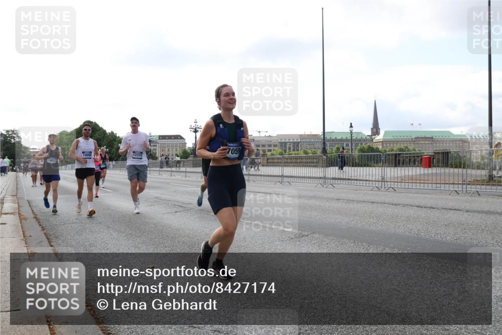 29.06.2025 - hella hamburg halbmarathon Lena Gebhardt http://msf.ph/oto/8427174 29.06.2025 10:06:40 Lombardsbrücke 14607, 7059, 10886, 12371, 1245, 1766, 1993, 4666, 4868, 5431, 5807, 5845, 5951, 6314, 6572, 6664, 8290, 8960, 9560, 10214, 10297, 10736, 10781, 10886, 12371, 12418, 13475, 13481, 13863, 14607, 15113, 15145, 15377, 15462, 15537, 15858, 16554, 16692, 16933, 17059, 17174, 18042, 18343, 18381, 18575, 18577, 18652, 18828, 18910, 18913, 18966 meine-sportfotos.de