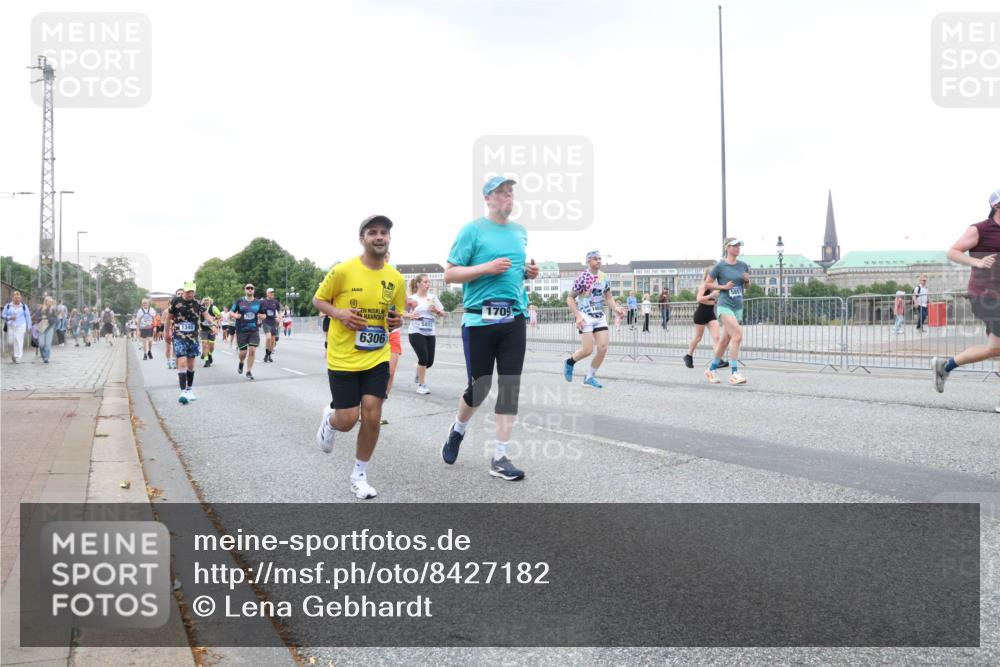 29.06.2025 - hella hamburg halbmarathon Lena Gebhardt http://msf.ph/oto/8427182 29.06.2025 10:53:44 Lombardsbrücke 1340, 6306, 5815, 1709, 1017, 1340, 1687, 1709, 1744, 1753, 1789, 1900, 1906, 1984, 2065, 2079, 2372, 2409, 2429, 2854, 3055, 3079, 3226, 3249, 3557, 4195, 4595, 4801, 5430, 5562, 5815, 5856, 5857, 5898, 5964, 6039, 6041, 6044, 6192, 6273, 6306, 6913, 6996, 7039, 7068, 7537, 7611, 7614, 7876, 7890, 8189, 8212, 8414, 8515, 8906, 8924, 9077, 9456, 9503, 9531, 9572, 9685, 9764, 9771, 9785, 10043, 10175, 10490, 11390, 12193, 12219, 12700 meine-sportfotos.de