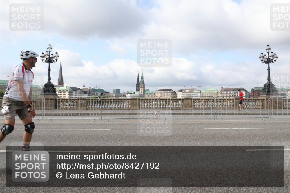 29.06.2025 - hella hamburg halbmarathon Lena Gebhardt http://msf.ph/oto/8427192 29.06.2025 08:59:12 Lombardsbrücke  meine-sportfotos.de
