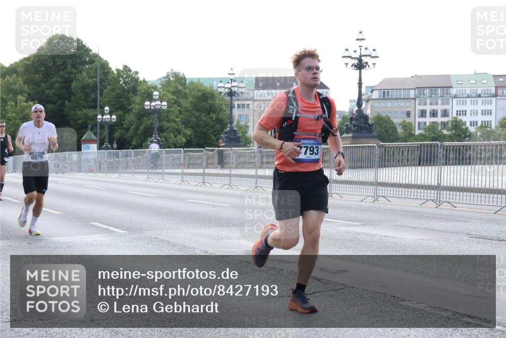 29.06.2025 - hella hamburg halbmarathon Lena Gebhardt http://msf.ph/oto/8427193 29.06.2025 09:44:08 Lombardsbrücke 9079, 793, 1122, 1953, 2203, 2483, 3189, 3379, 5308, 5344, 7231, 7793, 8376, 8975, 9047, 9079, 9804, 10173, 10222, 10351, 10655, 10790, 11150, 13383, 13606, 13941, 14828, 15136, 15655, 17040, 17258, 17893, 18763, 18832 meine-sportfotos.de