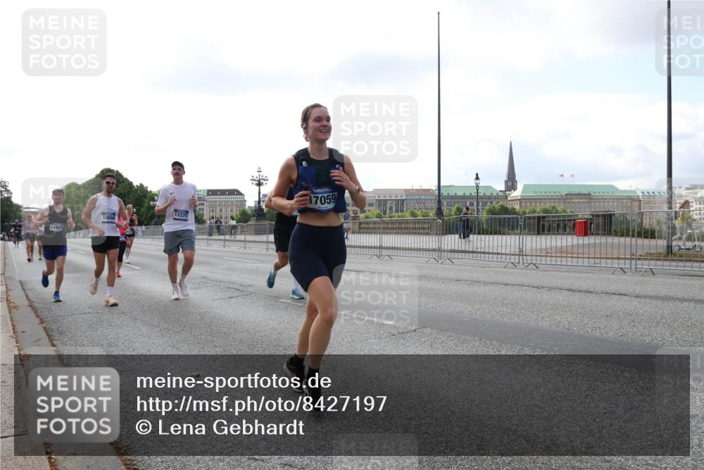 29.06.2025 - hella hamburg halbmarathon Lena Gebhardt http://msf.ph/oto/8427197 29.06.2025 10:06:40 Lombardsbrücke 12371, 10886, 17059, 1245, 1766, 1993, 4666, 4868, 5431, 5807, 5845, 5951, 6314, 6572, 6664, 8290, 8960, 9560, 10214, 10297, 10736, 10781, 10886, 12371, 12418, 13475, 13481, 13863, 14607, 15113, 15145, 15377, 15462, 15537, 15858, 16554, 16692, 16933, 17059, 17174, 18042, 18343, 18381, 18575, 18577, 18652, 18828, 18910, 18913, 18966 meine-sportfotos.de