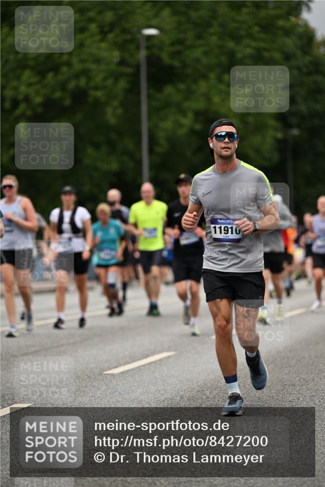 29.06.2025 - hella hamburg halbmarathon Dr. Thomas Lammeyer http://msf.ph/oto/8427200 29.06.2025 10:50:45 Kennedybrücke 1033, 1429, 1695, 1867, 1868, 1924, 1983, 2008, 2398, 2423, 2773, 2813, 2917, 3160, 3164, 3410, 4202, 4223, 4224, 4296, 4306, 4317, 4572, 5044, 5769, 5770, 6124, 6161, 7303, 8477, 8486, 9120, 9121, 9243, 9445, 10030, 10230, 10327, 10329, 10367, 10812, 11253, 11361 meine-sportfotos.de