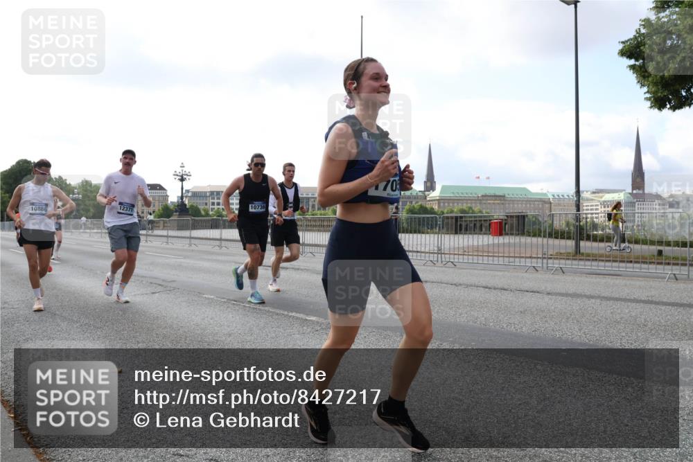 29.06.2025 - hella hamburg halbmarathon Lena Gebhardt http://msf.ph/oto/8427217 29.06.2025 10:06:41 Lombardsbrücke 12371, 10886, 10736, 70, 1245, 1766, 1993, 4666, 4868, 5431, 5807, 5845, 5951, 6314, 6572, 6664, 8290, 8960, 9560, 10214, 10283, 10297, 10736, 10781, 10886, 12371, 12418, 13475, 13481, 13863, 14607, 15113, 15145, 15377, 15462, 15537, 15858, 16554, 16692, 16933, 17059, 17174, 18042, 18343, 18381, 18575, 18577, 18652, 18828, 18910, 18913 meine-sportfotos.de