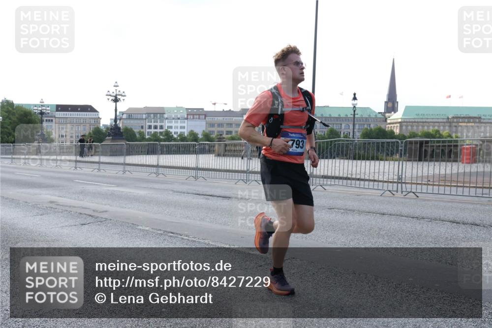 29.06.2025 - hella hamburg halbmarathon Lena Gebhardt http://msf.ph/oto/8427229 29.06.2025 09:44:09 Lombardsbrücke 793, 1122, 1953, 2203, 2483, 2879, 3189, 3379, 5308, 5344, 7231, 7793, 8376, 8975, 9047, 9079, 9804, 10106, 10173, 10222, 10351, 10655, 10790, 11150, 13383, 13606, 13941, 14828, 15136, 15655, 16118, 17040, 17258, 17893, 18763, 18832 meine-sportfotos.de