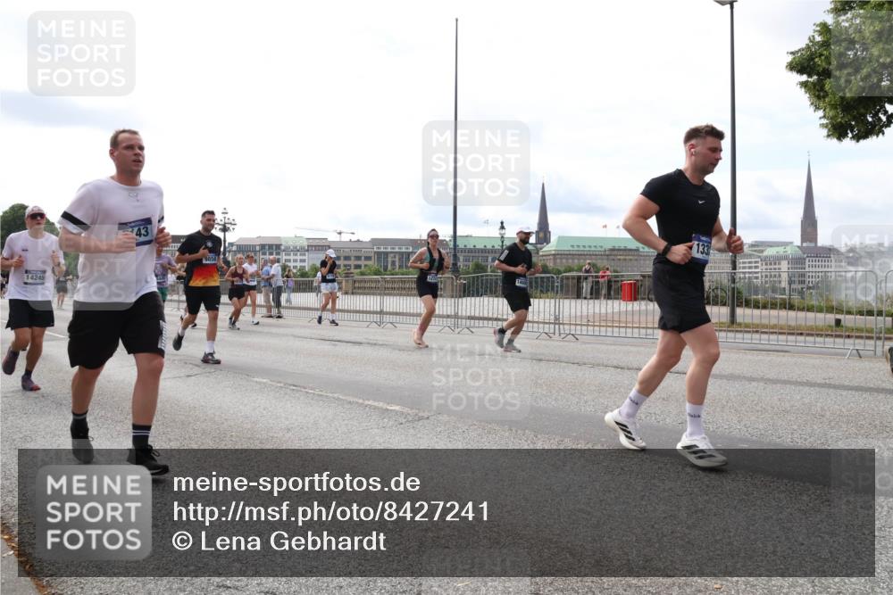 29.06.2025 - hella hamburg halbmarathon Lena Gebhardt http://msf.ph/oto/8427241 29.06.2025 10:19:29 Lombardsbrücke 14245, 43, 9856, 133, 1145, 1332, 1534, 1708, 1718, 1755, 2017, 2311, 2357, 2405, 2441, 2589, 2795, 2802, 2812, 2895, 2993, 2995, 3105, 3118, 3446, 3678, 4108, 4110, 4170, 4562, 4570, 4722, 4979, 5034, 5035, 5080, 5098, 5123, 5178, 5251, 5323, 5429, 5449, 5849, 5878, 6194, 6249, 6444, 6477, 6482, 6542, 6736, 6796, 6797, 6939, 7143, 7248, 7249, 7836, 8146, 8427, 8537, 8575, 8761, 8778, 9252, 9652, 9756, 9757, 9856, 10039, 10124, 10129, 10540, 10594 meine-sportfotos.de