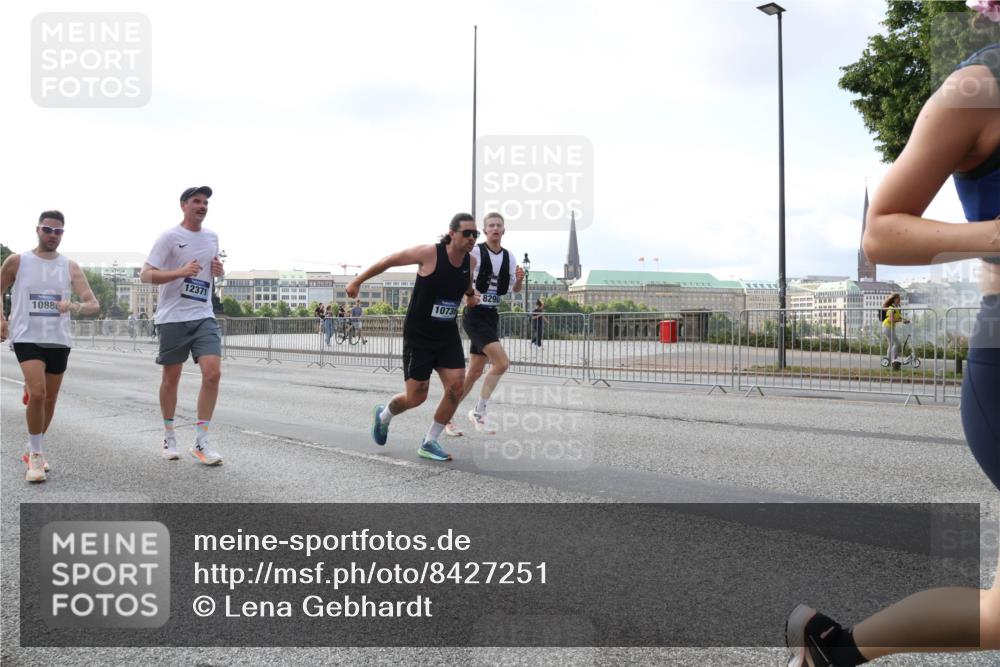 29.06.2025 - hella hamburg halbmarathon Lena Gebhardt http://msf.ph/oto/8427251 29.06.2025 10:06:41 Lombardsbrücke 1088, 12371, 10736, 829, 1245, 1766, 1993, 4666, 4868, 5431, 5807, 5845, 5951, 6314, 6572, 6664, 8290, 8960, 9560, 10214, 10283, 10297, 10736, 10781, 10886, 12371, 12418, 13475, 13481, 13863, 14607, 15113, 15145, 15377, 15462, 15537, 15858, 16554, 16692, 16933, 17059, 17174, 18042, 18343, 18381, 18575, 18577, 18652, 18828, 18910, 18913 meine-sportfotos.de