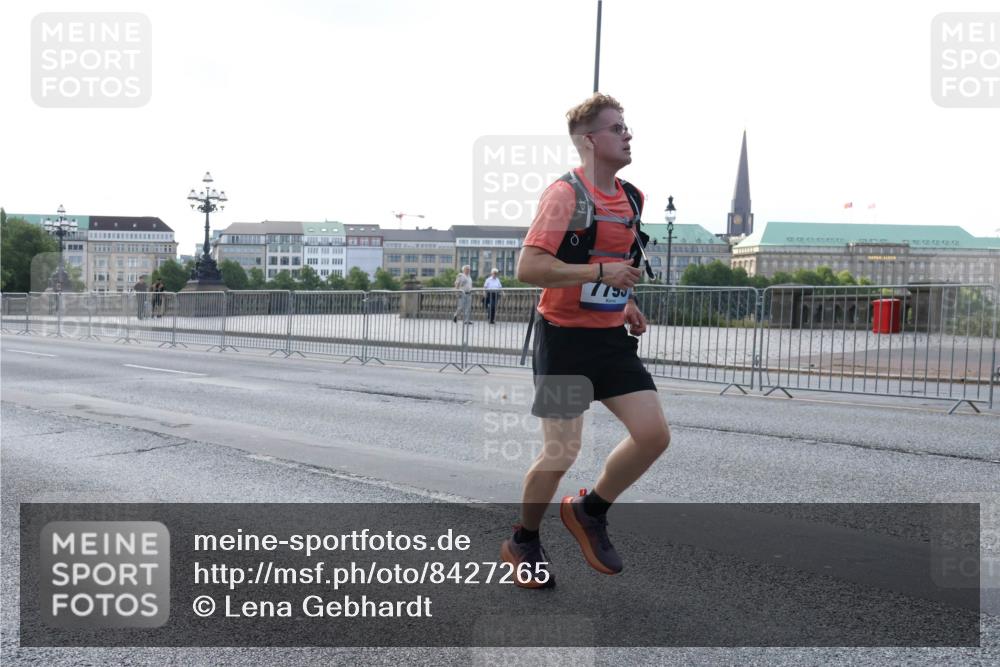 29.06.2025 - hella hamburg halbmarathon Lena Gebhardt http://msf.ph/oto/8427265 29.06.2025 09:44:09 Lombardsbrücke 1122, 1953, 2203, 2483, 2879, 3189, 3379, 5308, 5344, 7231, 7793, 8376, 8975, 9047, 9079, 9804, 10106, 10173, 10222, 10351, 10655, 10790, 11150, 13383, 13606, 13941, 14828, 15136, 15655, 16118, 17040, 17258, 17893, 18763, 18832 meine-sportfotos.de