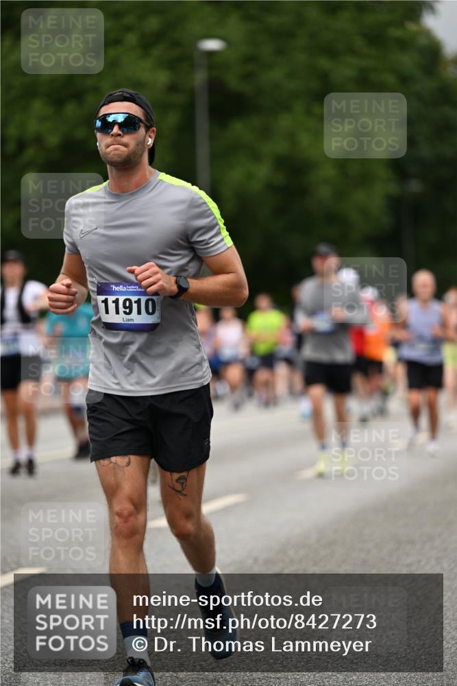 29.06.2025 - hella hamburg halbmarathon Dr. Thomas Lammeyer http://msf.ph/oto/8427273 29.06.2025 10:50:46 Kennedybrücke 1033, 1429, 1695, 1867, 1868, 1924, 1983, 2008, 2398, 2423, 2773, 2813, 2917, 3160, 3164, 3410, 4202, 4223, 4224, 4296, 4306, 4317, 4572, 5044, 5769, 5770, 6124, 6161, 8477, 8486, 9120, 9121, 9243, 9445, 10030, 10230, 10327, 10329, 10367, 11253, 11361 meine-sportfotos.de