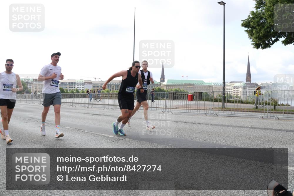 29.06.2025 - hella hamburg halbmarathon Lena Gebhardt http://msf.ph/oto/8427274 29.06.2025 10:06:41 Lombardsbrücke 12371, 10885, 10736, 8290, 1245, 1766, 1993, 4666, 4868, 5431, 5807, 5845, 5951, 6314, 6572, 6664, 8290, 8960, 9560, 10214, 10283, 10297, 10736, 10781, 10886, 12371, 12418, 13475, 13481, 13863, 14607, 15113, 15145, 15377, 15462, 15537, 15858, 16554, 16692, 16933, 17059, 17174, 18042, 18343, 18381, 18575, 18577, 18652, 18828, 18910, 18913 meine-sportfotos.de