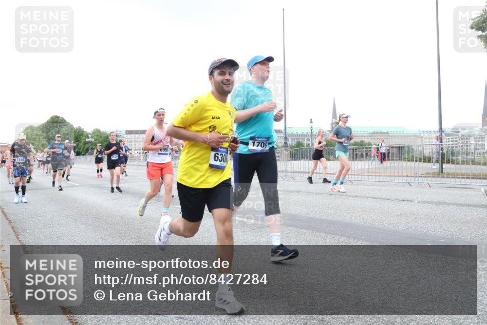 29.06.2025 - hella hamburg halbmarathon Lena Gebhardt http://msf.ph/oto/8427284 29.06.2025 10:53:45 Lombardsbrücke 1340, 0996, 6306, 1709, 1017, 1340, 1687, 1709, 1744, 1753, 1789, 1900, 1906, 1984, 2065, 2079, 2372, 2409, 2429, 2854, 3055, 3079, 3226, 3249, 3467, 3557, 4195, 4595, 4801, 5430, 5562, 5815, 5856, 5857, 5898, 5964, 6039, 6041, 6044, 6192, 6273, 6306, 6913, 6996, 7039, 7068, 7537, 7611, 7614, 7876, 7890, 8189, 8212, 8414, 8515, 8906, 8924, 9077, 9456, 9503, 9531, 9572, 9685, 9764, 9771, 9785, 10043, 10175, 10490, 11390, 12193, 12219, 12700 meine-sportfotos.de