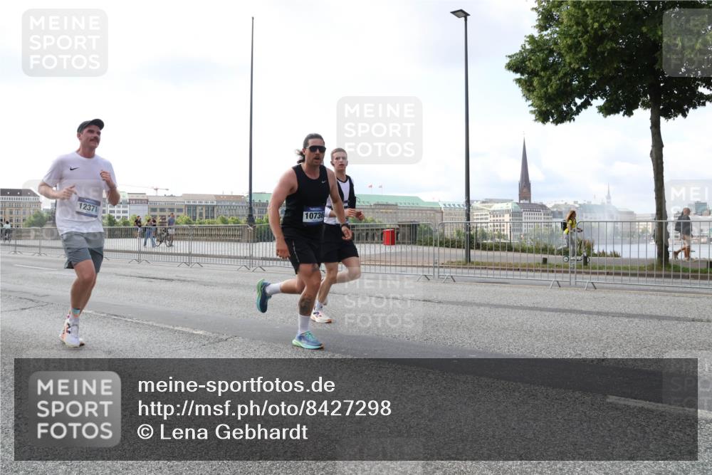 29.06.2025 - hella hamburg halbmarathon Lena Gebhardt http://msf.ph/oto/8427298 29.06.2025 10:06:41 Lombardsbrücke 12371, 10736, 1245, 1766, 1993, 4666, 4868, 5431, 5807, 5845, 5951, 6314, 6572, 6664, 8290, 8960, 9560, 10214, 10283, 10297, 10736, 10781, 10886, 12371, 12418, 13475, 13481, 13863, 14607, 15113, 15145, 15377, 15462, 15537, 15858, 16554, 16692, 16933, 17059, 17174, 18042, 18343, 18381, 18575, 18577, 18652, 18828, 18910, 18913 meine-sportfotos.de