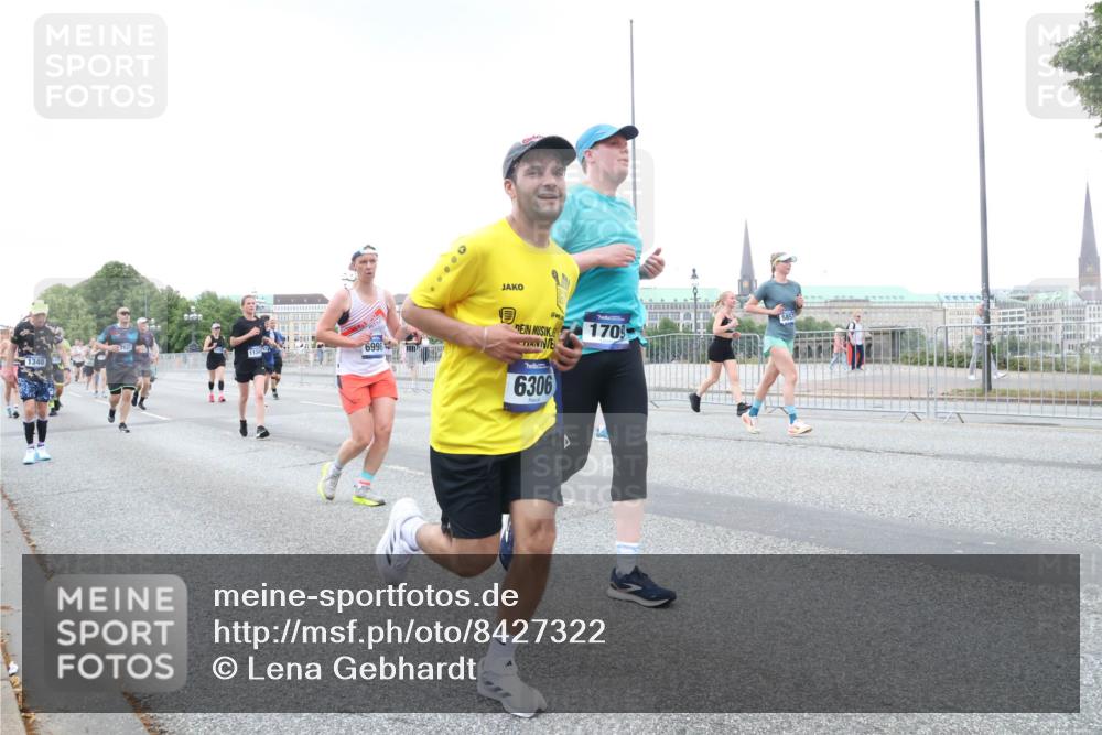 29.06.2025 - hella hamburg halbmarathon Lena Gebhardt http://msf.ph/oto/8427322 29.06.2025 10:53:45 Lombardsbrücke 1340, 6996, 6306, 1709, 1017, 1340, 1687, 1709, 1744, 1753, 1789, 1900, 1906, 1984, 2065, 2079, 2372, 2409, 2429, 2854, 3055, 3079, 3226, 3249, 3467, 3557, 4195, 4595, 4801, 5430, 5562, 5815, 5856, 5857, 5898, 5964, 6039, 6041, 6044, 6192, 6273, 6306, 6913, 6996, 7039, 7068, 7537, 7611, 7614, 7876, 7890, 8189, 8212, 8414, 8515, 8906, 8924, 9077, 9456, 9503, 9531, 9572, 9685, 9764, 9771, 9785, 10043, 10175, 10490, 11390, 12193, 12219, 12700 meine-sportfotos.de