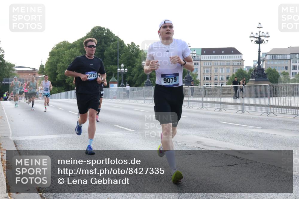 29.06.2025 - hella hamburg halbmarathon Lena Gebhardt http://msf.ph/oto/8427335 29.06.2025 09:44:10 Lombardsbrücke 0173, 9079, 1122, 1953, 2203, 2483, 2879, 3189, 3379, 5308, 5344, 7231, 7793, 8376, 8975, 9047, 9079, 9804, 10106, 10173, 10222, 10351, 10655, 10790, 11150, 13383, 13606, 13941, 14828, 15136, 15655, 16118, 17040, 17258, 18763, 18832 meine-sportfotos.de