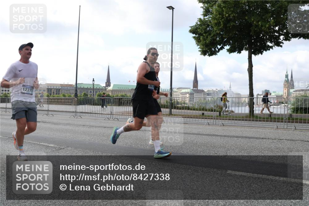 29.06.2025 - hella hamburg halbmarathon Lena Gebhardt http://msf.ph/oto/8427338 29.06.2025 10:06:42 Lombardsbrücke 12371, 10731, 1245, 1766, 1993, 4666, 4868, 5431, 5807, 5845, 5951, 6314, 6572, 6664, 8290, 8960, 9560, 10214, 10283, 10297, 10736, 10886, 12371, 12418, 13475, 13863, 14607, 15113, 15145, 15377, 15462, 15537, 15858, 16554, 16692, 16933, 17059, 17174, 18042, 18343, 18381, 18575, 18577, 18652, 18828, 18910, 18913 meine-sportfotos.de