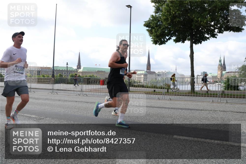 29.06.2025 - hella hamburg halbmarathon Lena Gebhardt http://msf.ph/oto/8427357 29.06.2025 10:06:42 Lombardsbrücke 12371, 1073, 1245, 1766, 1993, 4666, 4868, 5431, 5807, 5845, 5951, 6314, 6572, 6664, 8290, 8960, 9560, 10214, 10283, 10297, 10736, 10886, 12371, 12418, 13475, 13863, 14607, 15113, 15145, 15377, 15462, 15537, 15858, 16554, 16692, 16933, 17059, 17174, 18042, 18343, 18381, 18575, 18577, 18652, 18828, 18910, 18913 meine-sportfotos.de