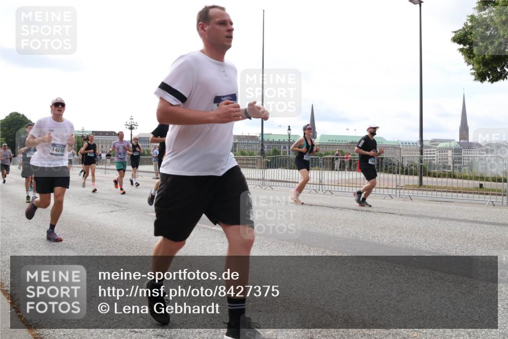 29.06.2025 - hella hamburg halbmarathon Lena Gebhardt http://msf.ph/oto/8427375 29.06.2025 10:19:29 Lombardsbrücke 14245, 179, 2017, 5449, 1145, 1332, 1534, 1708, 1718, 1755, 2017, 2311, 2357, 2405, 2441, 2589, 2795, 2802, 2812, 2895, 2993, 2995, 3105, 3118, 3446, 3678, 4108, 4110, 4170, 4562, 4570, 4722, 4979, 5034, 5035, 5080, 5098, 5123, 5178, 5251, 5323, 5429, 5449, 5849, 5878, 6194, 6249, 6444, 6477, 6482, 6542, 6736, 6796, 6797, 6939, 7143, 7248, 7249, 7836, 8146, 8427, 8537, 8575, 8761, 8778, 9252, 9652, 9756, 9757, 9856, 10039, 10124, 10129, 10540, 10594 meine-sportfotos.de