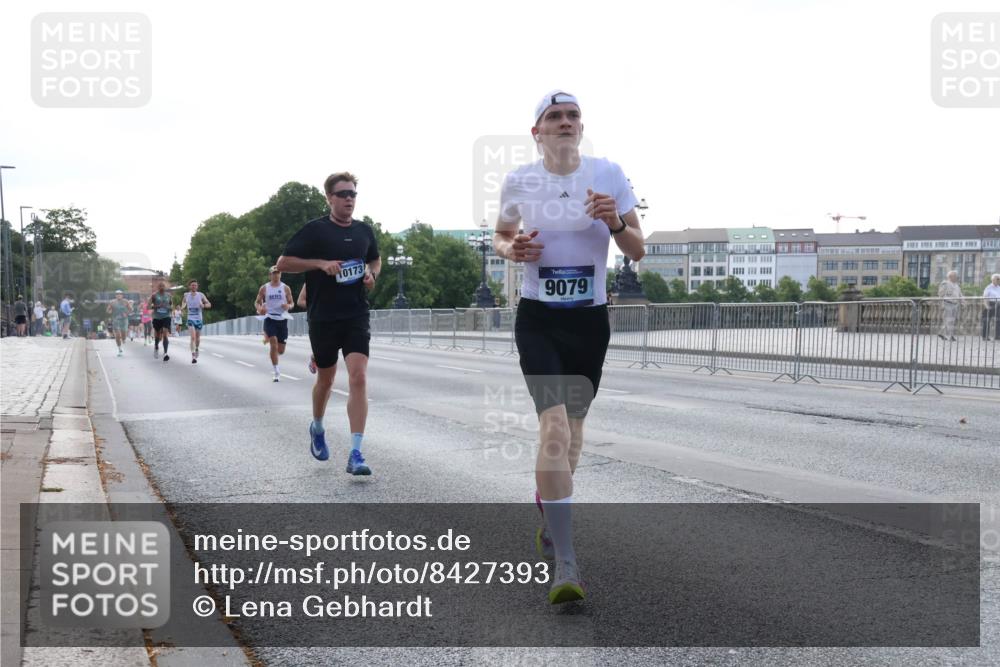 29.06.2025 - hella hamburg halbmarathon Lena Gebhardt http://msf.ph/oto/8427393 29.06.2025 09:44:10 Lombardsbrücke 10173, 434, 9079, 1122, 1953, 2203, 2483, 2879, 3189, 3379, 5308, 5344, 7231, 7793, 8376, 8975, 9047, 9079, 9804, 10106, 10173, 10222, 10351, 10655, 10790, 11150, 13383, 13606, 13941, 14828, 15136, 15655, 16118, 17040, 17258, 18763, 18832 meine-sportfotos.de