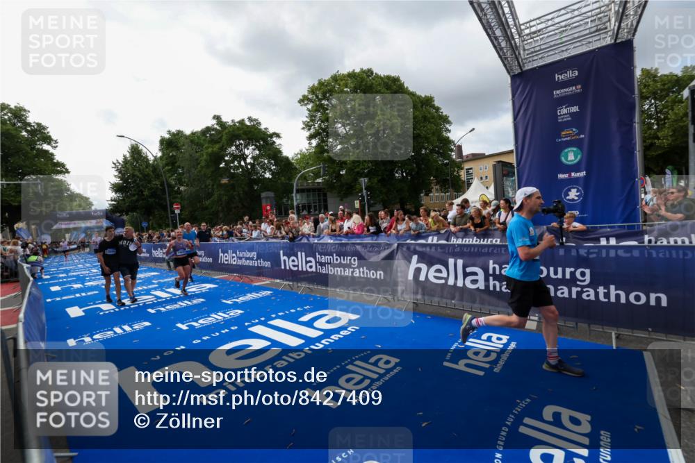 29.06.2025 - hella hamburg halbmarathon Zöllner http://msf.ph/oto/8427409 29.06.2025 10:35:44 Ziel 4062, 12462, 12899, 14841, 16119, 16123, 18841 meine-sportfotos.de