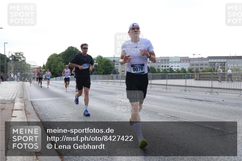 29.06.2025 - hella hamburg halbmarathon Lena Gebhardt http://msf.ph/oto/8427422 29.06.2025 09:44:11 Lombardsbrücke 0173, 9079, 1122, 1953, 2203, 2483, 2879, 3189, 3379, 5308, 5344, 7231, 7793, 8376, 8975, 9047, 9079, 9804, 10106, 10173, 10222, 10351, 10655, 10790, 11150, 11877, 13383, 13606, 13941, 14828, 15136, 15655, 16118, 17040, 17258, 18763, 18832 meine-sportfotos.de