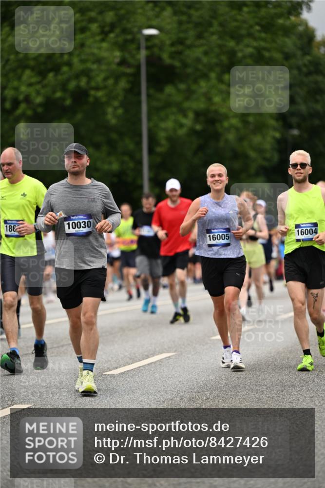 29.06.2025 - hella hamburg halbmarathon Dr. Thomas Lammeyer http://msf.ph/oto/8427426 29.06.2025 10:50:50 Kennedybrücke 1033, 1429, 1695, 1867, 1868, 1924, 1983, 2398, 2423, 2773, 2813, 2917, 3160, 3164, 3410, 4202, 4296, 4306, 4317, 4572, 5044, 5635, 5769, 5770, 6124, 6161, 6392, 8010, 8477, 8486, 9120, 9121, 9243, 9337, 9426, 9445, 10030, 10230, 10327, 10329, 10367, 11253, 11361 meine-sportfotos.de