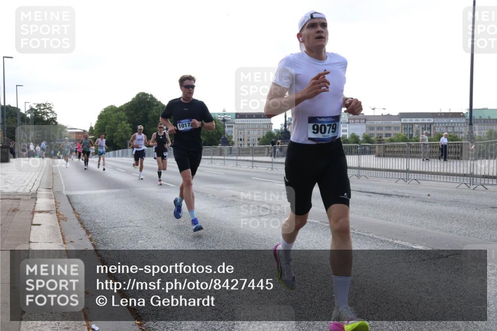 29.06.2025 - hella hamburg halbmarathon Lena Gebhardt http://msf.ph/oto/8427445 29.06.2025 09:44:11 Lombardsbrücke 10173, 9079, 1122, 1953, 2203, 2483, 2879, 3189, 3379, 5308, 5344, 7231, 7793, 8376, 8975, 9047, 9079, 9804, 10106, 10173, 10222, 10351, 10655, 10790, 11150, 11877, 13383, 13606, 13941, 14828, 15136, 15655, 16118, 17040, 17258, 18763, 18832 meine-sportfotos.de