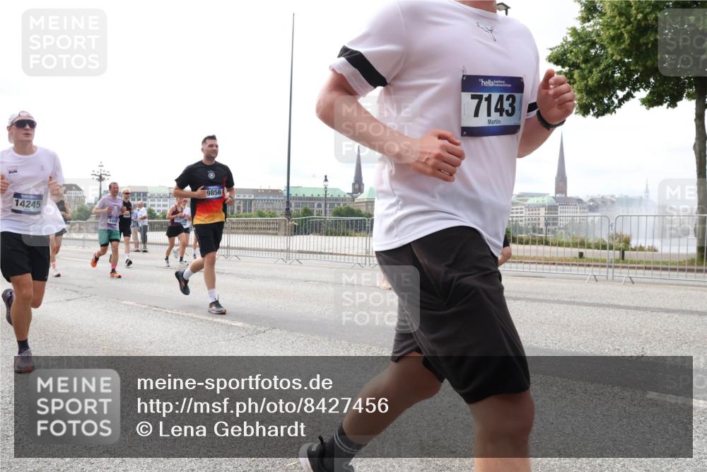 29.06.2025 - hella hamburg halbmarathon Lena Gebhardt http://msf.ph/oto/8427456 29.06.2025 10:19:30 Lombardsbrücke 14245, 544, 9856, 7143, 1145, 1332, 1534, 1708, 1718, 1755, 2017, 2311, 2357, 2405, 2441, 2589, 2795, 2802, 2812, 2895, 2993, 2995, 3105, 3118, 3446, 3678, 4108, 4110, 4170, 4562, 4570, 4722, 4979, 5034, 5035, 5080, 5098, 5123, 5178, 5251, 5323, 5429, 5449, 5849, 5878, 6249, 6444, 6477, 6482, 6542, 6796, 6797, 6939, 7143, 7248, 7249, 7836, 8146, 8427, 8537, 8575, 8761, 8778, 9252, 9652, 9756, 9757, 9856, 10039, 10124, 10129, 10349, 10540, 10594 meine-sportfotos.de