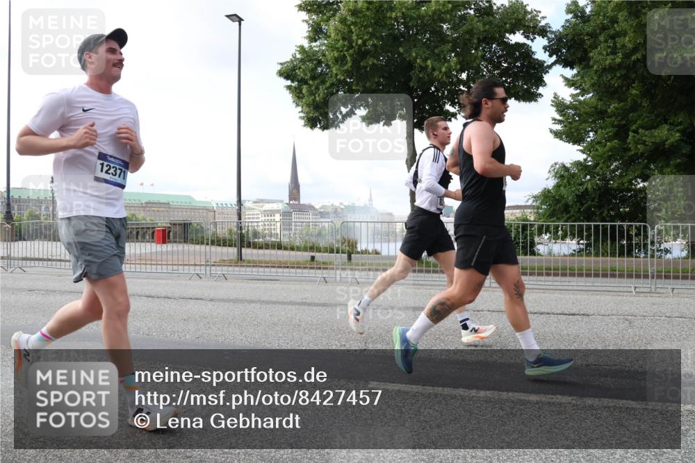 29.06.2025 - hella hamburg halbmarathon Lena Gebhardt http://msf.ph/oto/8427457 29.06.2025 10:06:42 Lombardsbrücke 12371, 1245, 1766, 1993, 4666, 4868, 5431, 5807, 5845, 5951, 6314, 6572, 6664, 8290, 8960, 9560, 10214, 10283, 10297, 10736, 10886, 12371, 12418, 13475, 13863, 14607, 15113, 15145, 15377, 15462, 15537, 15858, 16554, 16692, 16933, 17059, 17174, 18042, 18343, 18381, 18575, 18577, 18652, 18828, 18910, 18913 meine-sportfotos.de