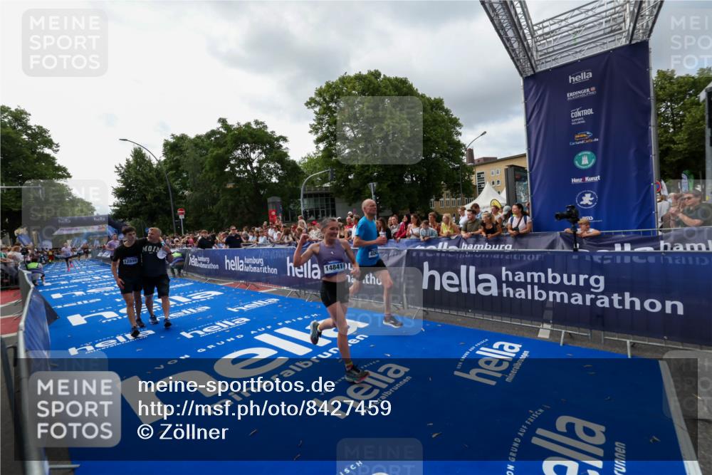29.06.2025 - hella hamburg halbmarathon Zöllner http://msf.ph/oto/8427459 29.06.2025 10:35:46 Ziel 4062, 12462, 12899, 14841, 16119 meine-sportfotos.de