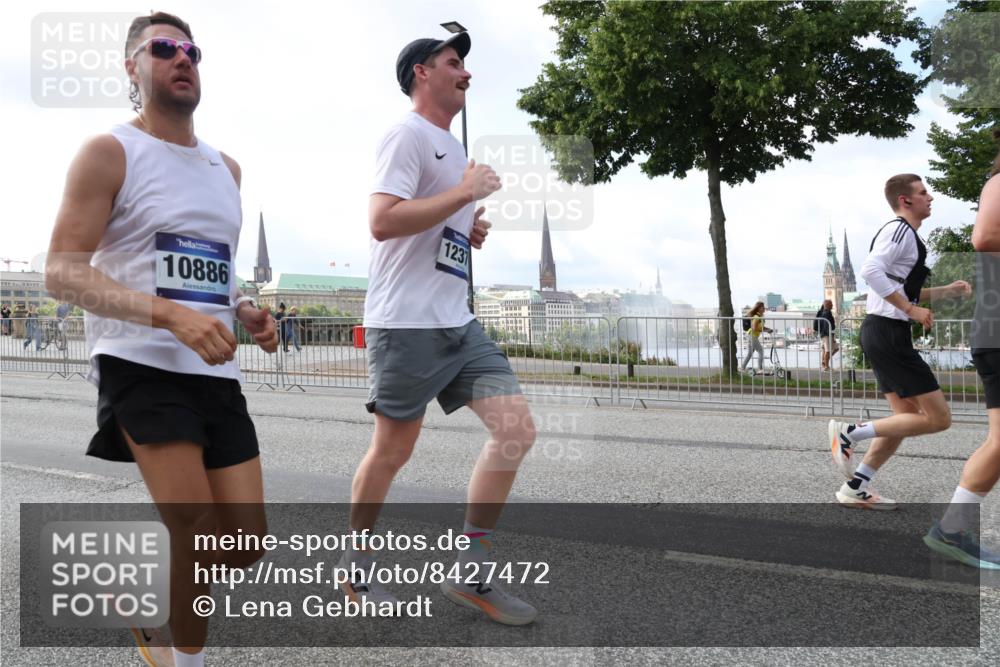 29.06.2025 - hella hamburg halbmarathon Lena Gebhardt http://msf.ph/oto/8427472 29.06.2025 10:06:43 Lombardsbrücke 10886, 1231, 1245, 1766, 1993, 4666, 4868, 5807, 5845, 5951, 6314, 6572, 6664, 8290, 8744, 8960, 9560, 10214, 10283, 10297, 10736, 10886, 12371, 12418, 13475, 13863, 14607, 15113, 15145, 15377, 15462, 15537, 15858, 16554, 16692, 16933, 17059, 17174, 18042, 18343, 18381, 18575, 18577, 18652, 18828, 18910, 18913 meine-sportfotos.de