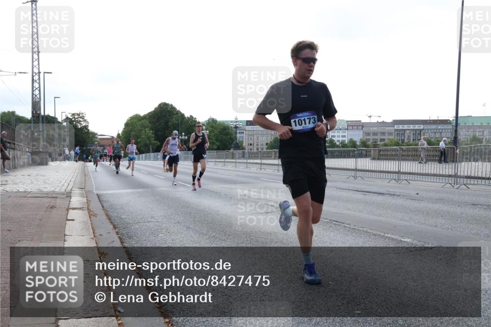 29.06.2025 - hella hamburg halbmarathon Lena Gebhardt http://msf.ph/oto/8427475 29.06.2025 09:44:12 Lombardsbrücke 10173, 1122, 1953, 2203, 2483, 2879, 3189, 3379, 5308, 5344, 7231, 7793, 8376, 8975, 9047, 9079, 9804, 10106, 10173, 10222, 10351, 10655, 10790, 11150, 11877, 13383, 13606, 14828, 15136, 15655, 16118, 17040, 17258, 18763, 18832 meine-sportfotos.de
