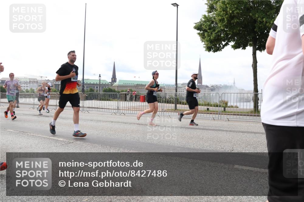 29.06.2025 - hella hamburg halbmarathon Lena Gebhardt http://msf.ph/oto/8427486 29.06.2025 10:19:30 Lombardsbrücke 5449, 9856, 1145, 1332, 1534, 1708, 1718, 1755, 2017, 2311, 2357, 2405, 2441, 2589, 2795, 2802, 2812, 2895, 2993, 2995, 3105, 3118, 3446, 3678, 4108, 4110, 4170, 4562, 4570, 4722, 4979, 5034, 5035, 5080, 5098, 5123, 5178, 5251, 5323, 5429, 5449, 5849, 5878, 6249, 6444, 6477, 6482, 6542, 6796, 6797, 6939, 7143, 7248, 7249, 7836, 8146, 8427, 8537, 8575, 8761, 8778, 9252, 9652, 9756, 9757, 9856, 10039, 10124, 10129, 10349, 10540, 10594 meine-sportfotos.de