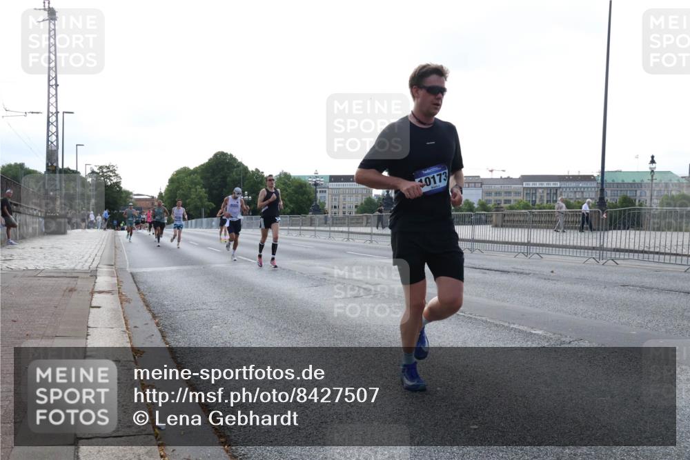 29.06.2025 - hella hamburg halbmarathon Lena Gebhardt http://msf.ph/oto/8427507 29.06.2025 09:44:12 Lombardsbrücke 0173, 1122, 1953, 2203, 2483, 2879, 3189, 3379, 5308, 5344, 7231, 7793, 8376, 8975, 9047, 9079, 9804, 10106, 10173, 10222, 10351, 10655, 10790, 11150, 11877, 13383, 13606, 14828, 15136, 15655, 16118, 17040, 17258, 18763, 18832 meine-sportfotos.de