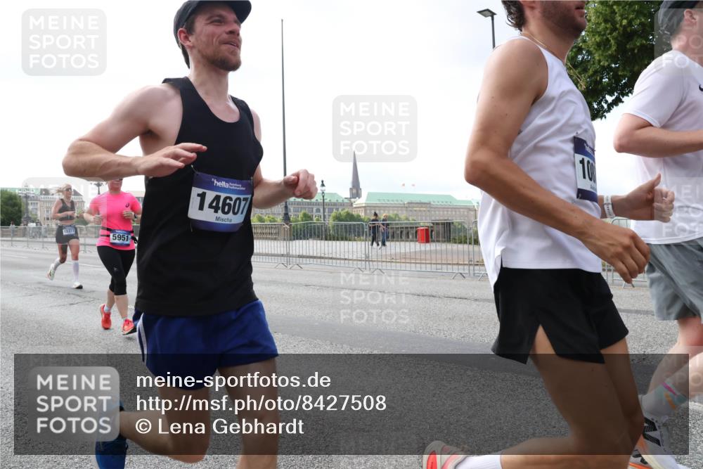 29.06.2025 - hella hamburg halbmarathon Lena Gebhardt http://msf.ph/oto/8427508 29.06.2025 10:06:43 Lombardsbrücke 15377, 5951, 14607, 10, 1245, 1766, 1993, 4666, 4868, 5807, 5845, 5951, 6314, 6572, 6664, 8290, 8744, 8960, 9560, 10214, 10283, 10297, 10736, 10886, 12371, 12418, 13475, 13863, 14607, 15113, 15145, 15377, 15462, 15537, 15858, 16554, 16692, 16933, 17059, 17174, 18042, 18343, 18381, 18575, 18577, 18652, 18828, 18910, 18913 meine-sportfotos.de