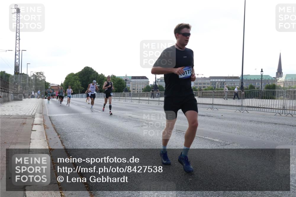 29.06.2025 - hella hamburg halbmarathon Lena Gebhardt http://msf.ph/oto/8427538 29.06.2025 09:44:12 Lombardsbrücke 173, 1122, 1953, 2203, 2483, 2879, 3189, 3379, 5308, 5344, 7231, 7793, 8376, 8975, 9047, 9079, 9804, 10106, 10173, 10222, 10351, 10655, 10790, 11150, 11877, 13383, 13606, 14828, 15136, 15655, 16118, 17040, 17258, 18763, 18832 meine-sportfotos.de