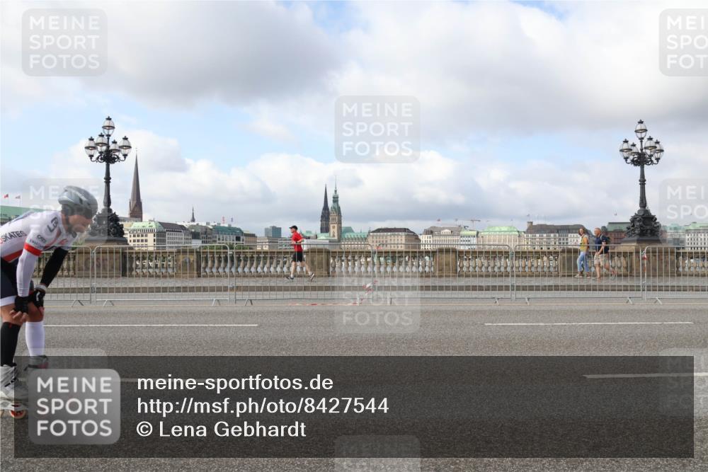 29.06.2025 - hella hamburg halbmarathon Lena Gebhardt http://msf.ph/oto/8427544 29.06.2025 08:59:15 Lombardsbrücke  meine-sportfotos.de