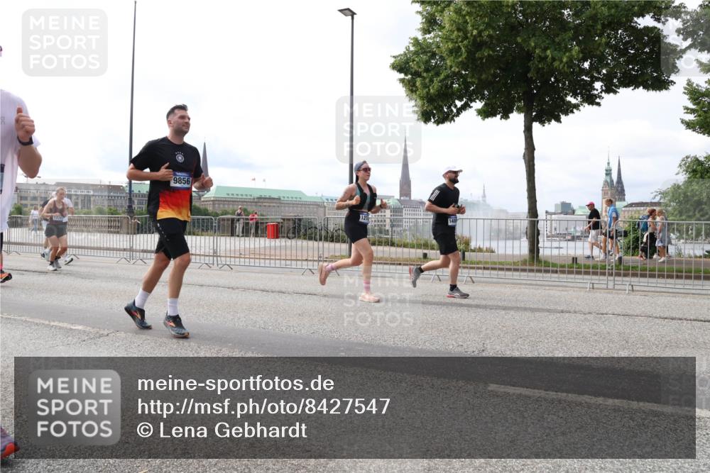 29.06.2025 - hella hamburg halbmarathon Lena Gebhardt http://msf.ph/oto/8427547 29.06.2025 10:19:30 Lombardsbrücke 9856, 1145, 1332, 1534, 1708, 1718, 1755, 2017, 2311, 2357, 2405, 2441, 2589, 2795, 2802, 2812, 2895, 2993, 2995, 3105, 3118, 3446, 3678, 4108, 4110, 4170, 4562, 4570, 4722, 4979, 5034, 5035, 5080, 5098, 5123, 5178, 5251, 5323, 5429, 5449, 5849, 5878, 6249, 6444, 6477, 6482, 6542, 6796, 6797, 6939, 7143, 7248, 7249, 7836, 8146, 8427, 8537, 8575, 8761, 8778, 9252, 9652, 9756, 9757, 9856, 10039, 10124, 10129, 10349, 10540, 10594 meine-sportfotos.de